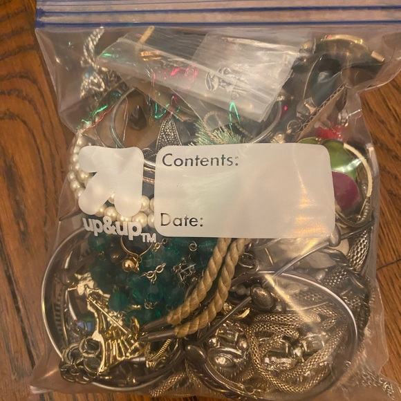 Assorted Jewelry Bag with modern and vintage jewelry 2lb lot bundle - Picture 10 of 12